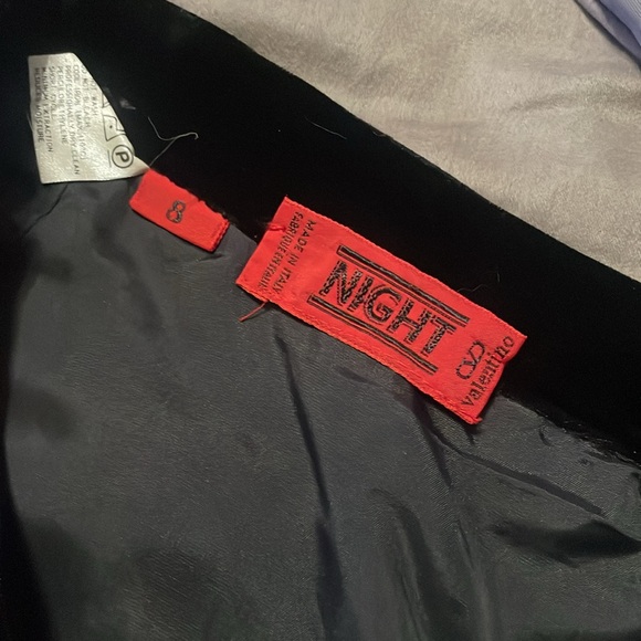 Women’s 80’s skirts
Purple and black - Picture 5 of 5